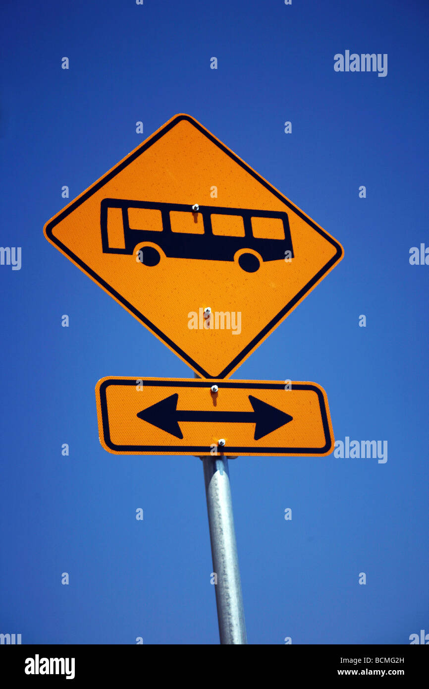 Gelben Bus Zeichen Posten auf einer Straße in Brisbane Australien Stockfoto
