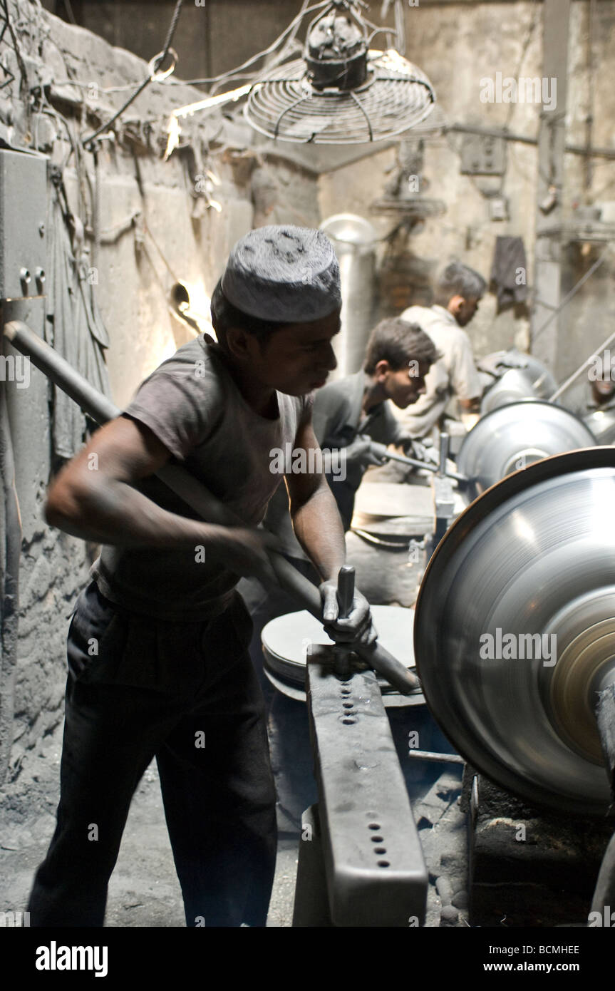 Dhaka Kind Arbeit Metall drehen Fabrik Stockfoto