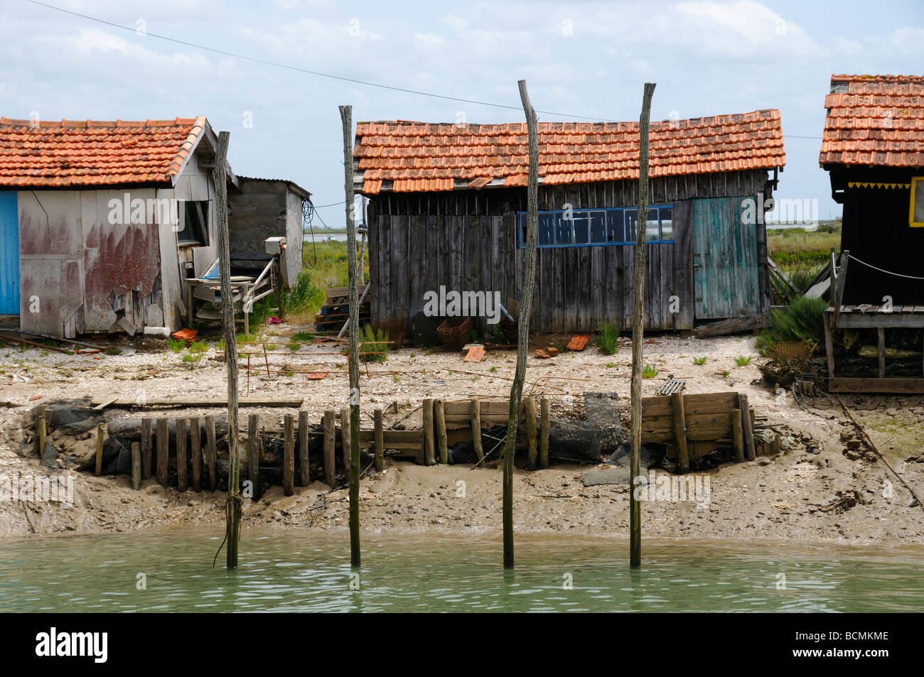 Stock Foto von Fishermens Hütten in den Hafen von Le Tremblade in Frankreich Stockfoto