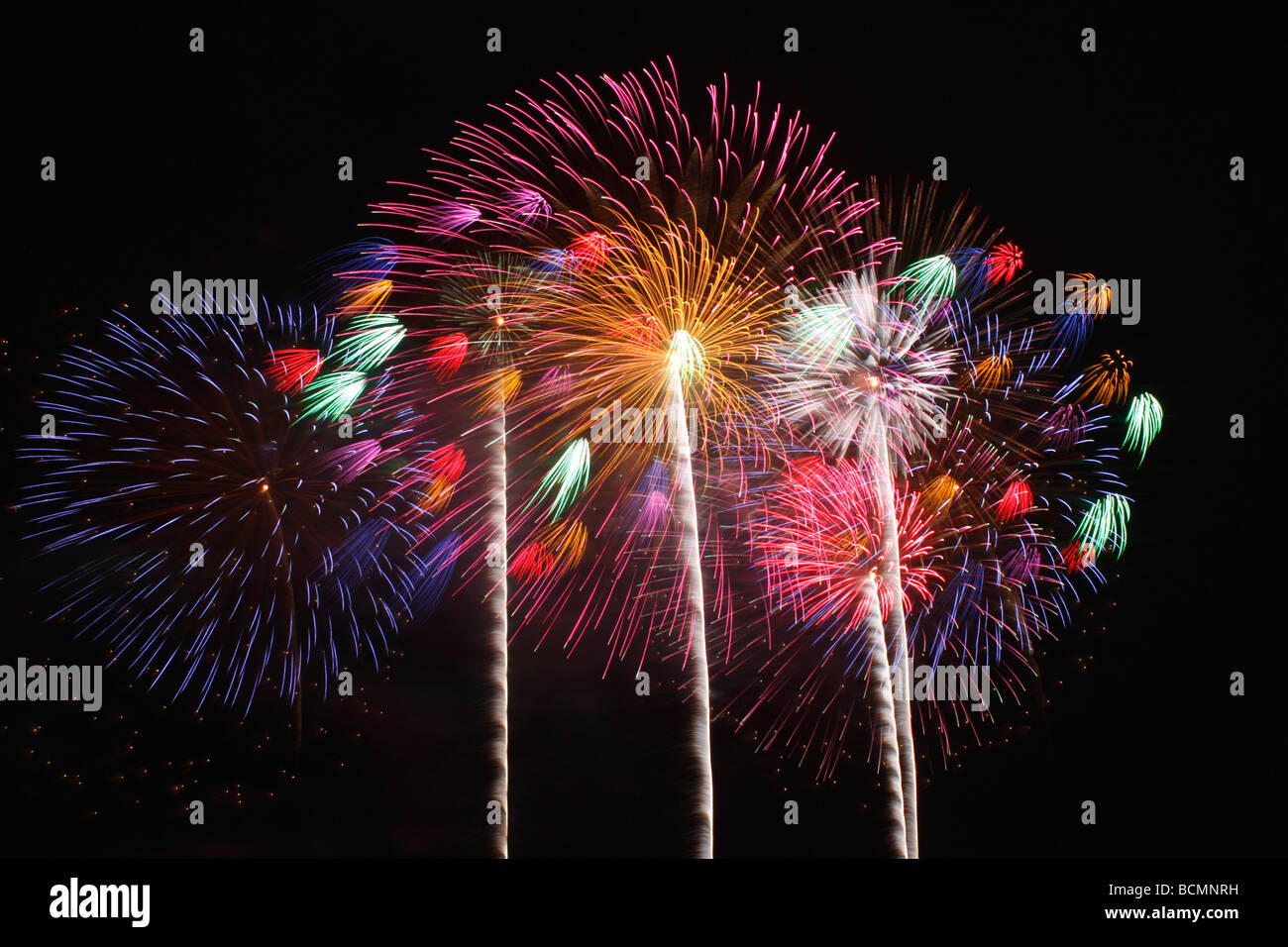 Berlin-Feuerwerk während der Pyromusikale am geschlossenen Flughafen Berlin Tempelhof EU DE DEU BRD Bundesrepublik Deutschland Stockfoto