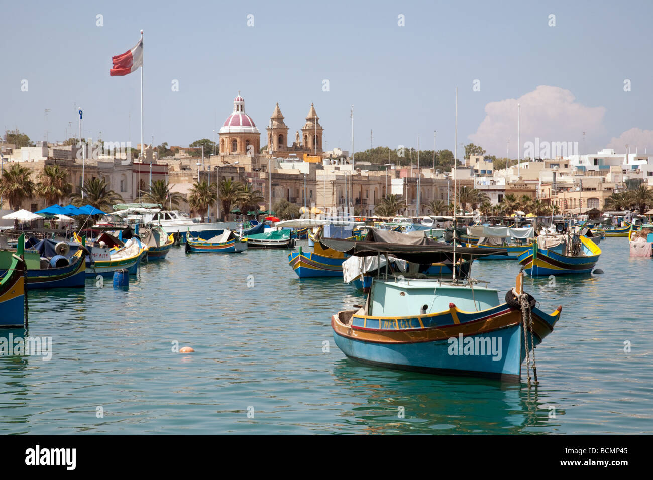 Bunte Boote im Hafen von Marsaxlokk, Malta Stockfoto