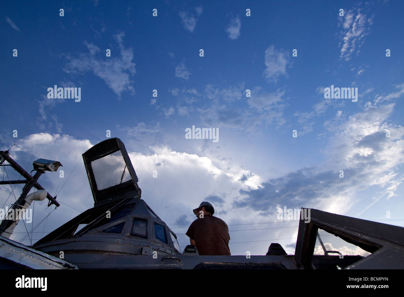 Storm Chaser und IMAX Kameramann Sean Casey sitzt auf TIV während Projekt Vortex 2. Stockfoto