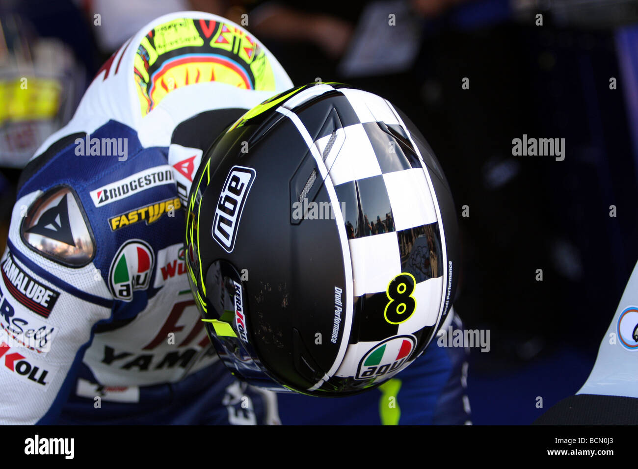 Valentino Rossi 46 der Arzt seine 8 Mal Weltmeister crash Helm tragen von Drudi entworfen Stockfoto