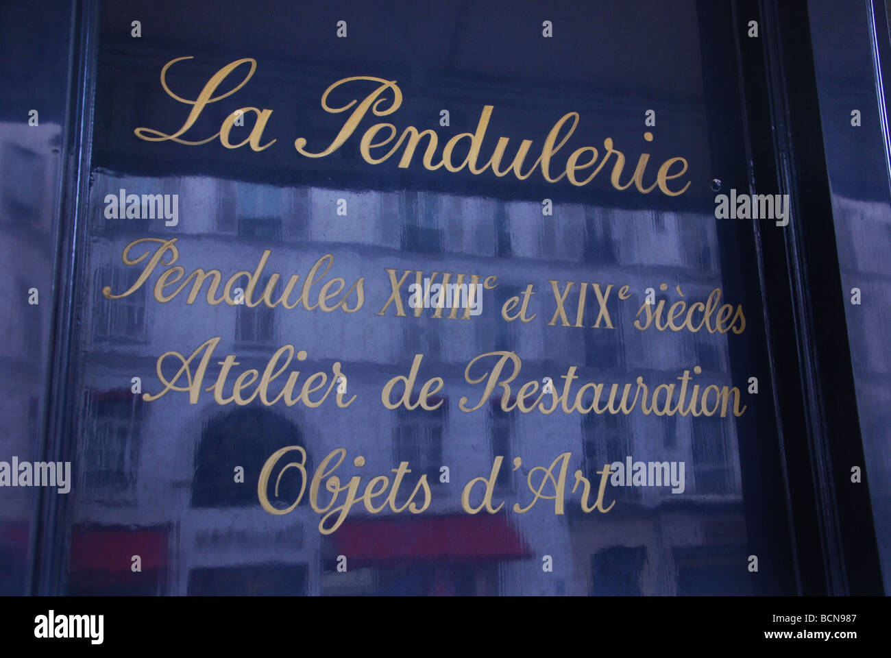 Shops von la Pendulerie Paris Frankreich Stockfoto