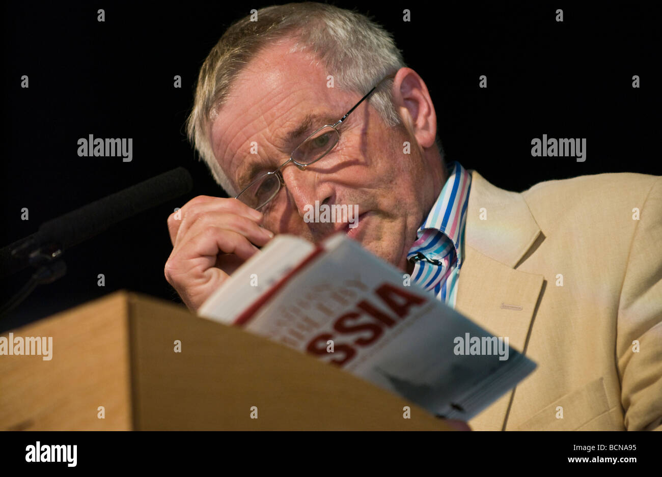 Jonathan Dimbleby Sender, TV-Moderatorin und Autorin abgebildet Hay Festival 2009 Stockfoto