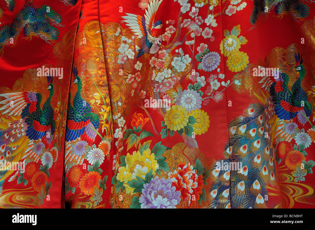 Detail eines traditionellen japanischen roten Kimonos Stockfoto
