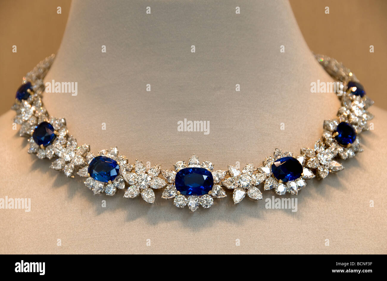 Bvlgari Bulgari Place Vendome Paris Juwel Juwelier Kette Stockfotografie Alamy