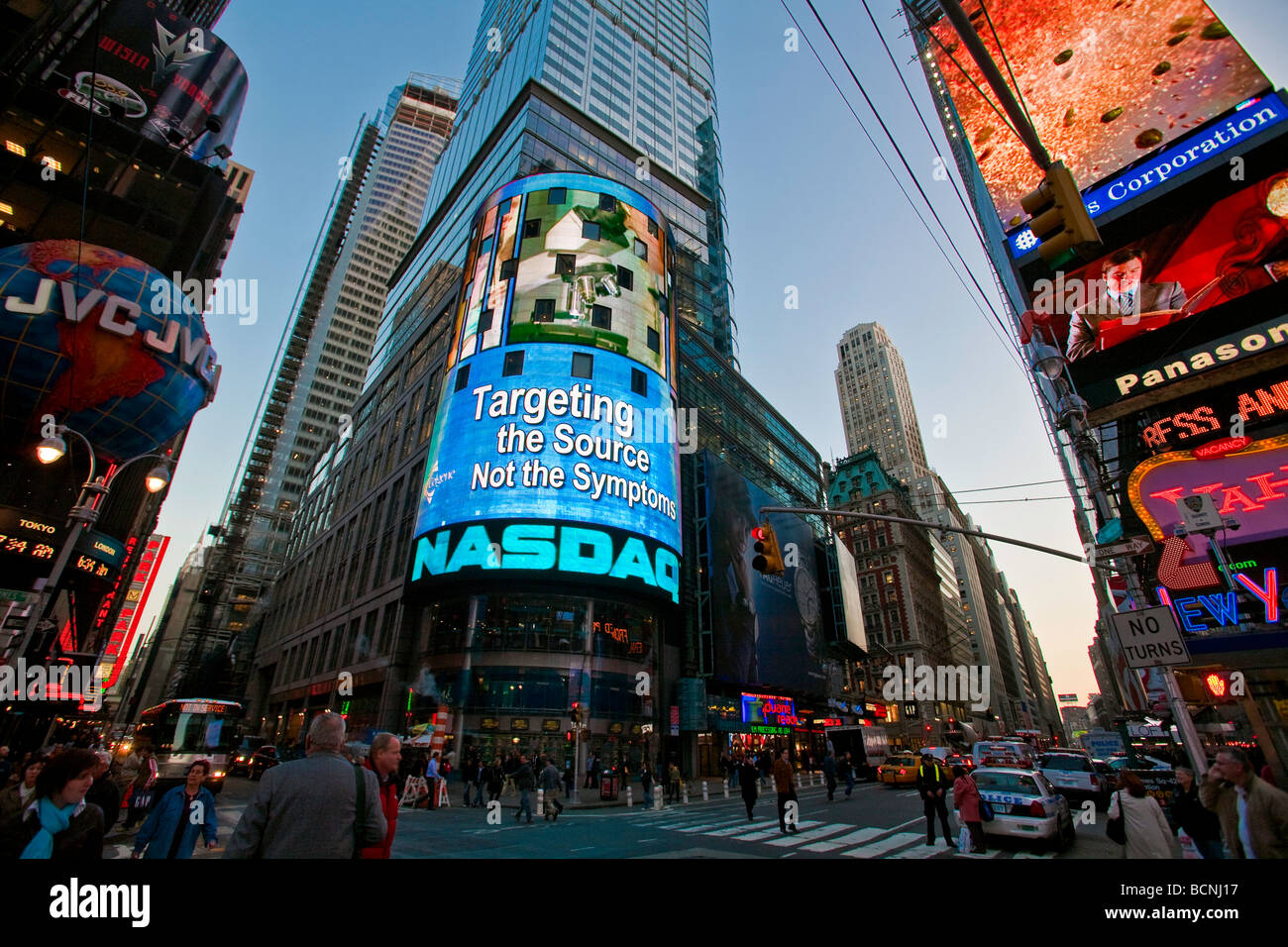 Der Nasdaq-Börse, die Gebäude auf dem Times Square in New York City, USA  Stockfotografie - Alamy