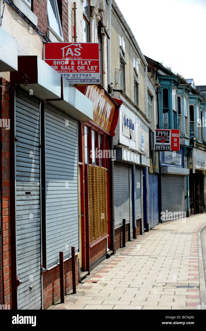 Geschäftsräume liegen in Freeman Straße in Grimsby leer, es verwendet, um die Haupteinkaufsstraße der Stadt werden Stockfoto