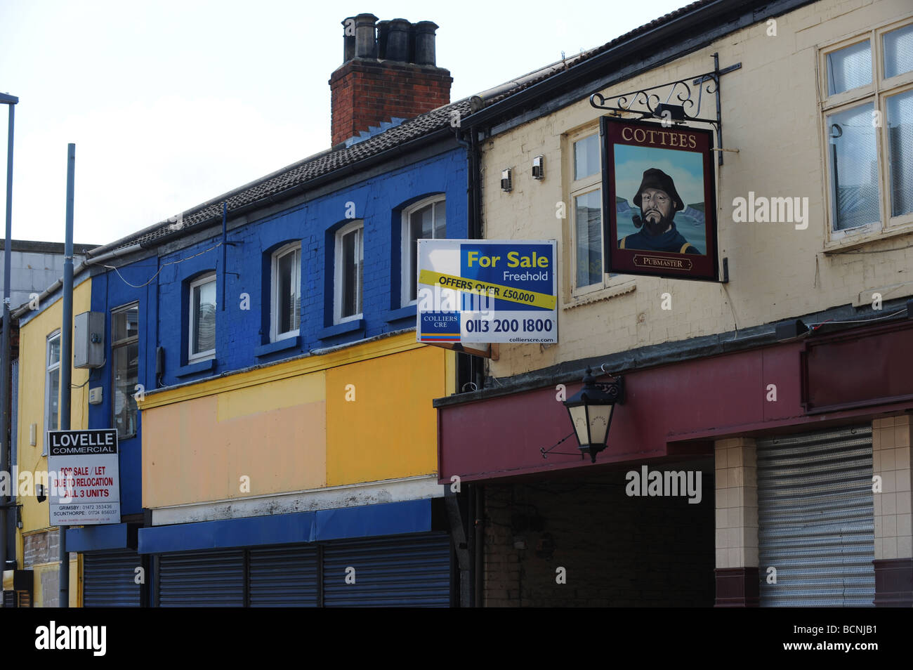 Geschäftsräume liegen in Freeman Straße in Grimsby leer, es verwendet, um die Haupteinkaufsstraße der Stadt werden Stockfoto