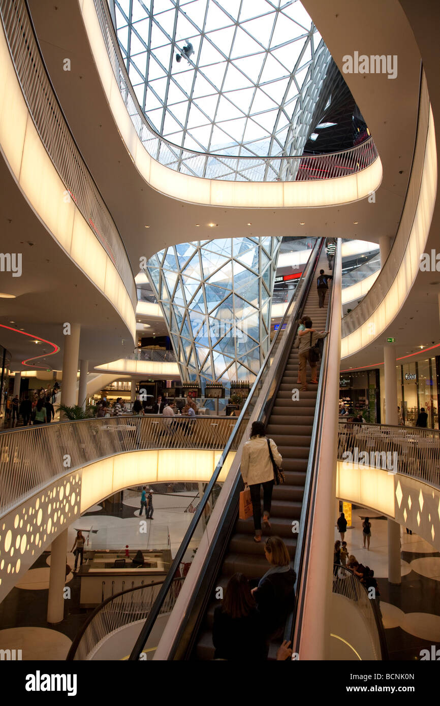 MyZeil Shopping Mall, entworfen von Architekt Massimiliano Fuksas und eröffnet im Februar 2009 Stockfoto