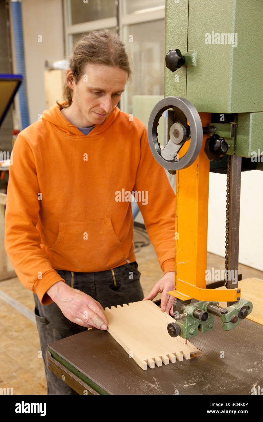 Training für Tischler in der Schule für Handwerksmeister in der Chamber of Trade Band sah Stockfoto