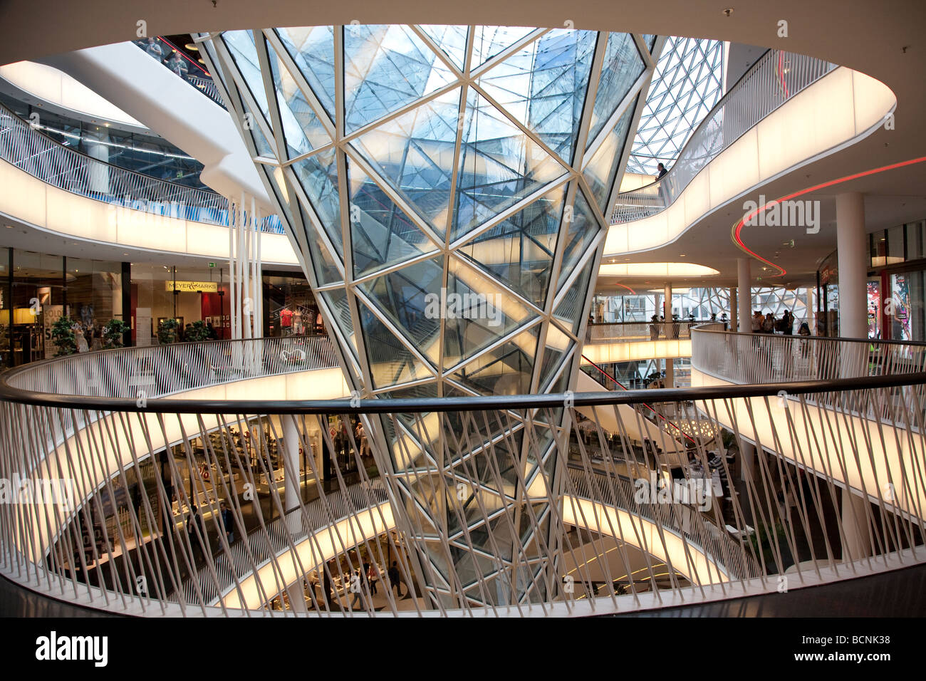 MyZeil Shopping Mall, entworfen von Architekt Massimiliano Fuksas und eröffnet im Februar 2009 Stockfoto