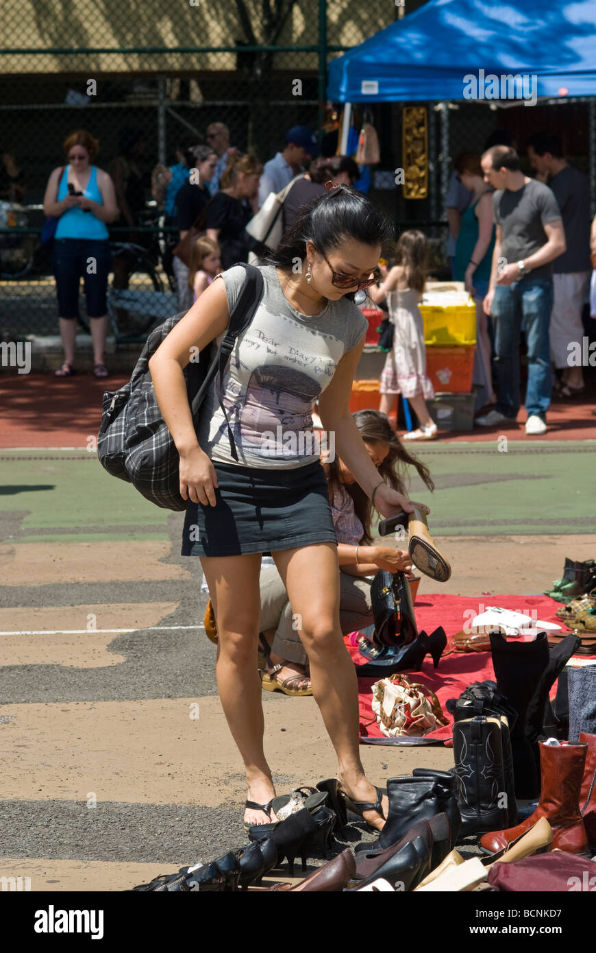 Käufer an der trendigen Brooklyn Flea in der Nähe von Clinton Hill in Brooklyn Stockfoto