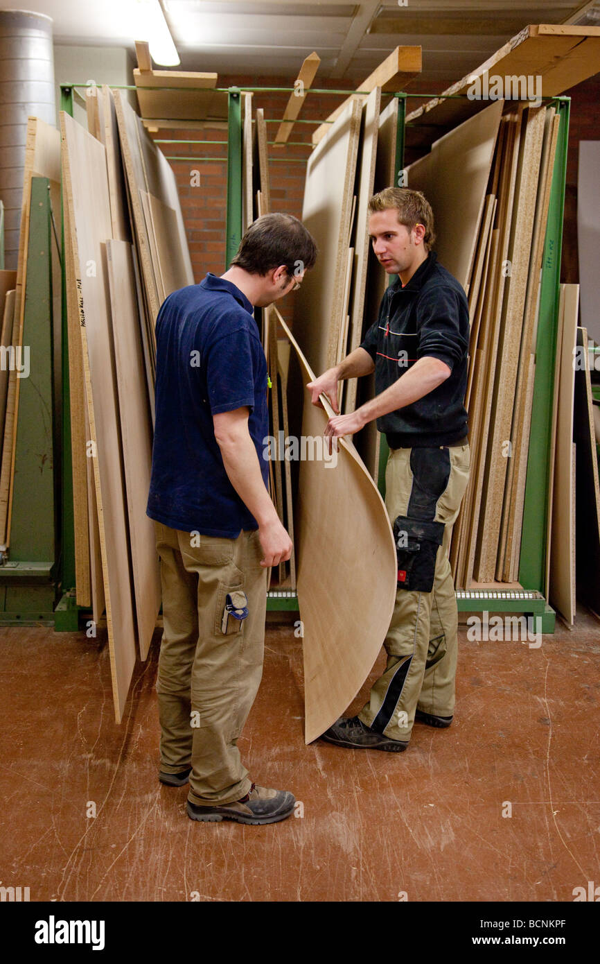 Holz-Depot in einer Tischlerei Stockfoto