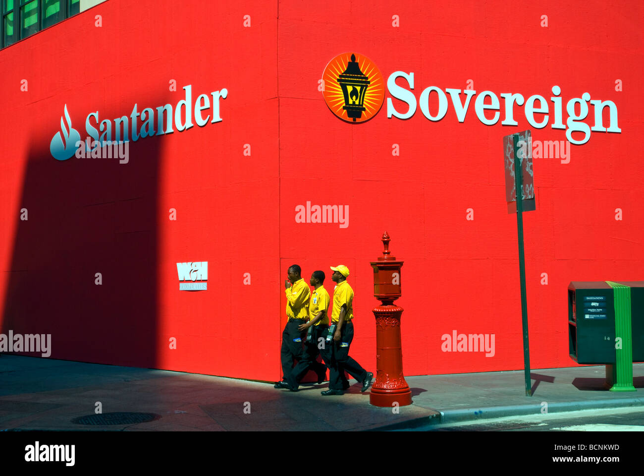 Eine Filiale Der Banco Santander Ehemals Souveranen Bank Im Bau In Midtown Manhattan In New York Stockfotografie Alamy