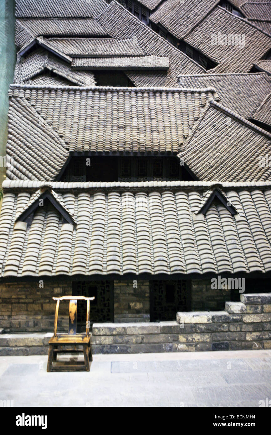 Grau gefliest Dach des traditionellen Residenz, Chengdu, Provinz Sichuan, China Stockfoto