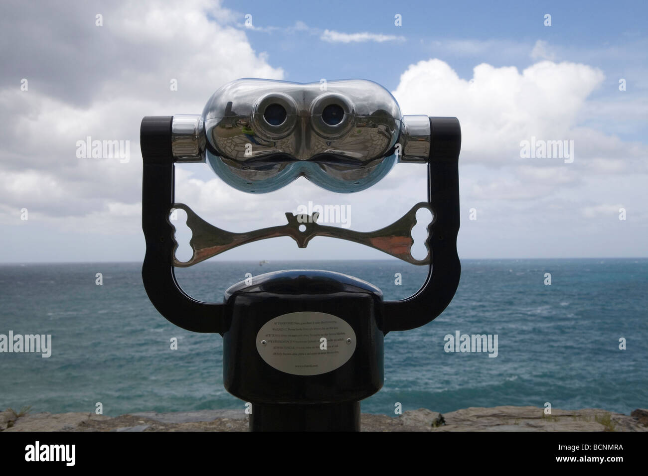 Ein Fernglas-Viewer auf dem Castello Doria-Turm Vernazza Cinque Terre Italien 28. April 2009 Stockfoto