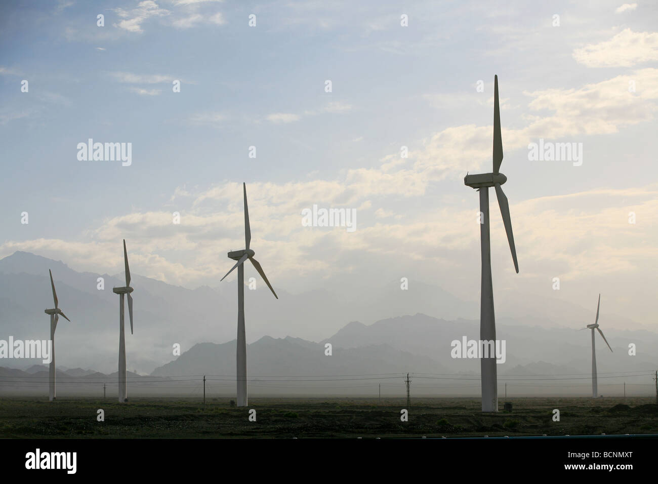 Windpark außerhalb Urumqi, Xinjiang Uyghur autonome Region, China Stockfoto