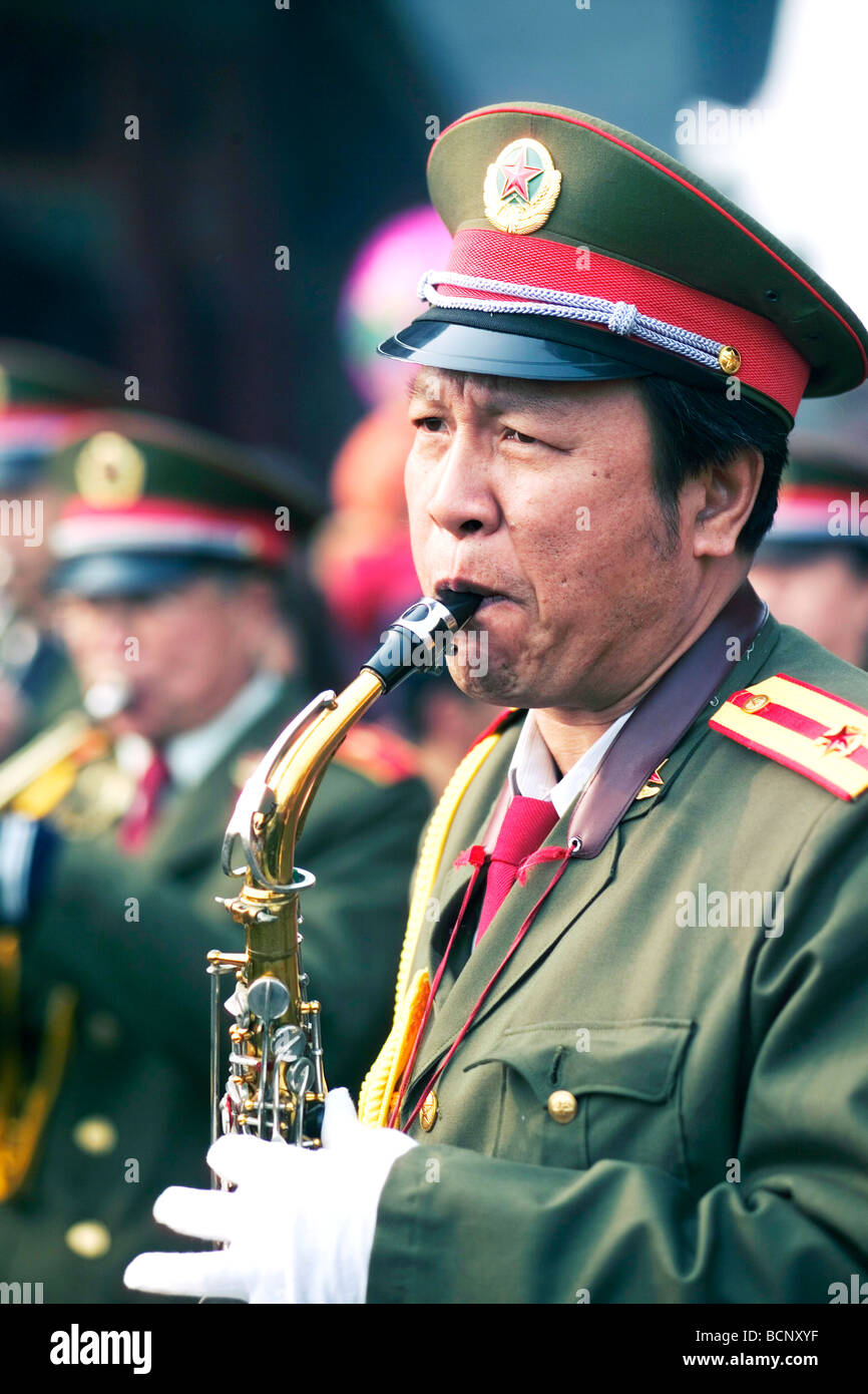 Band in Uniform, die Sie durchführen, Gulou Street, Tianjin, China Stockfoto