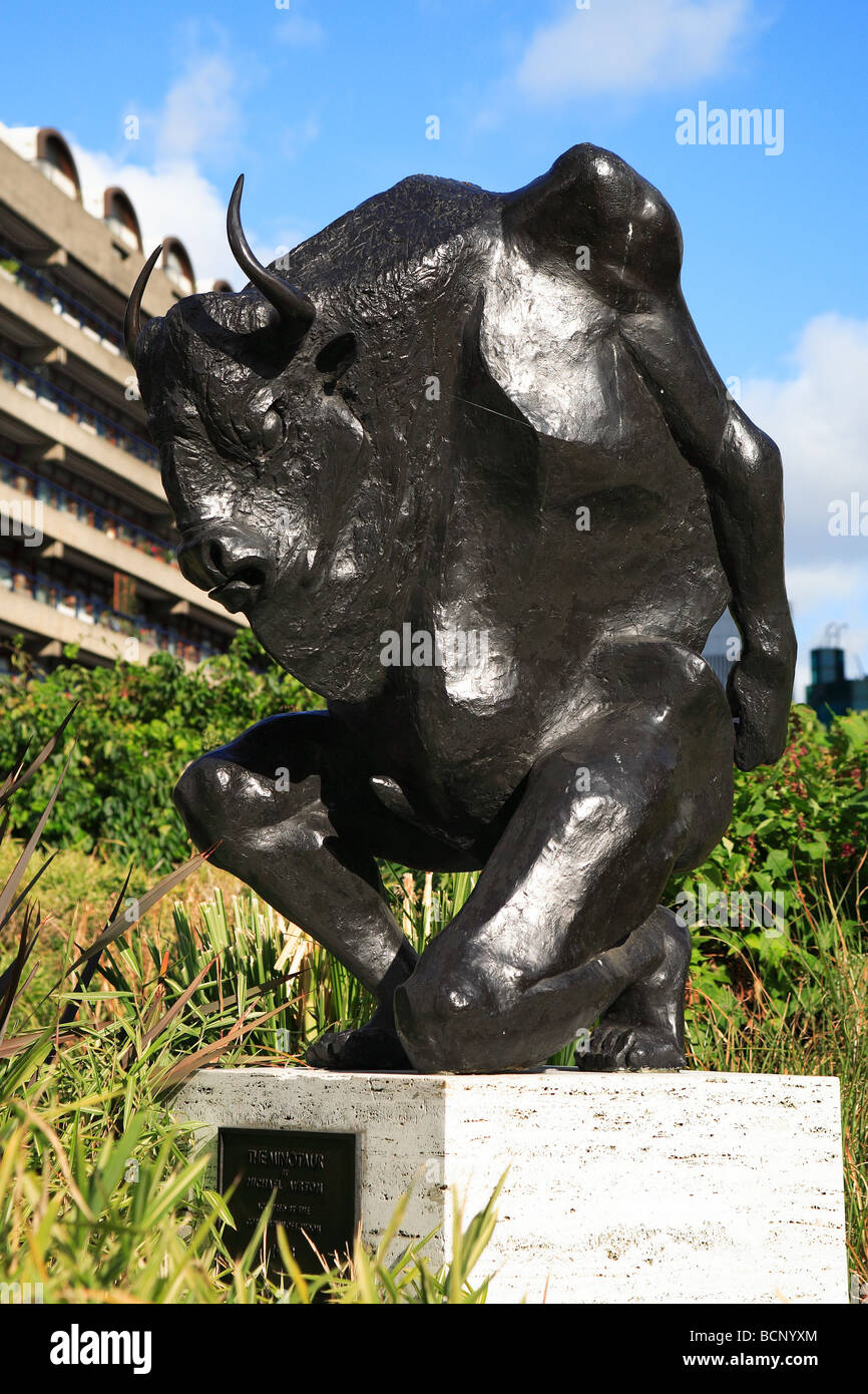 Minotaurus Skulptur von Michael Ayrton am St. Alphage High Walk Garden in der Nähe von Barbican City of London England UK Stockfoto