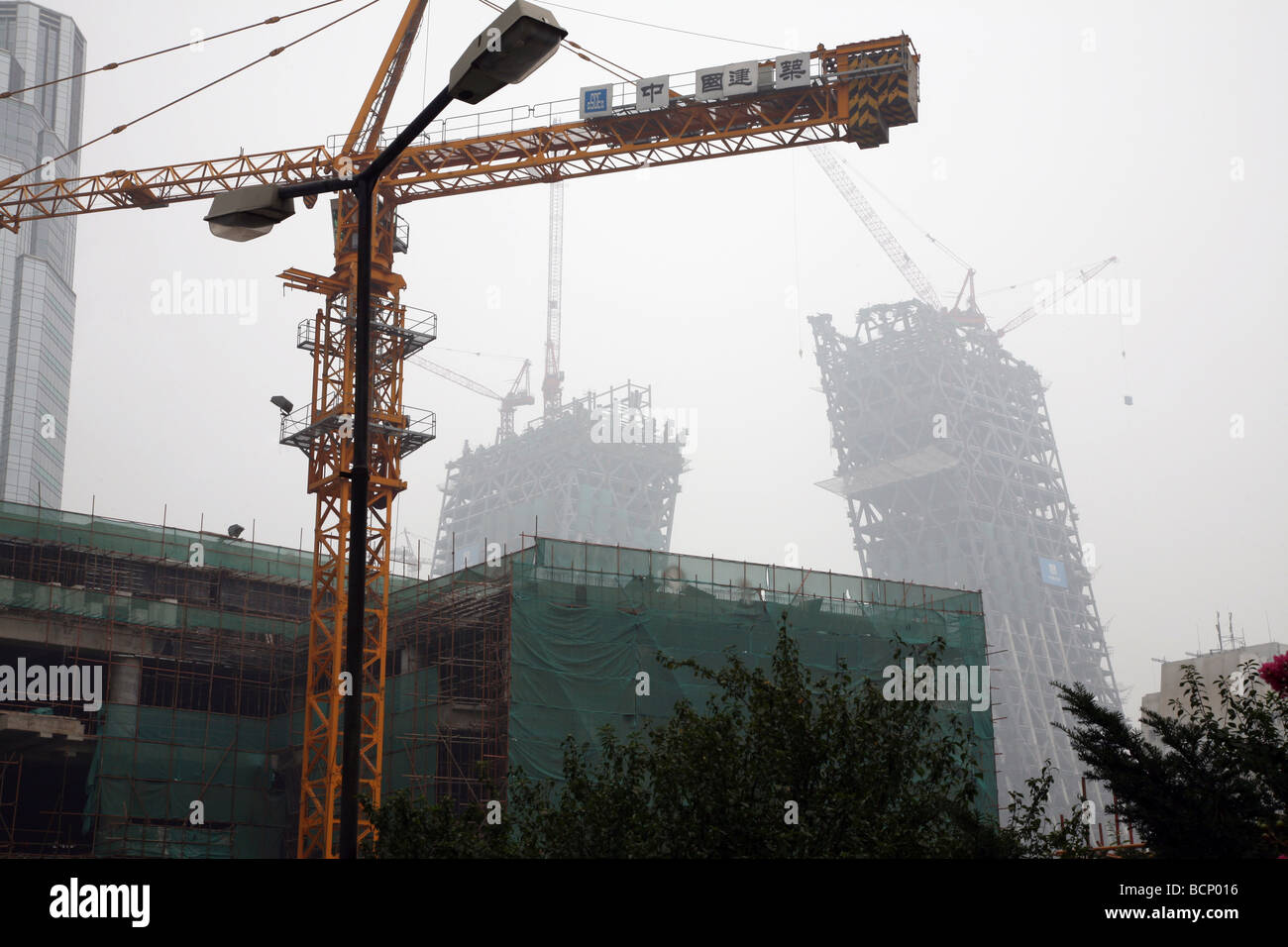 Die dritte Stufe des China World Trade Center und das neue Gebäude von CCTV befinden sich im Aufbau, Peking, China Stockfoto