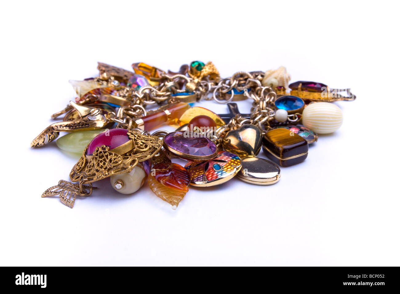 Vintage gold suchen Charm Armband mit vielen verschiedenen Reize Ausschneiden Stockfoto