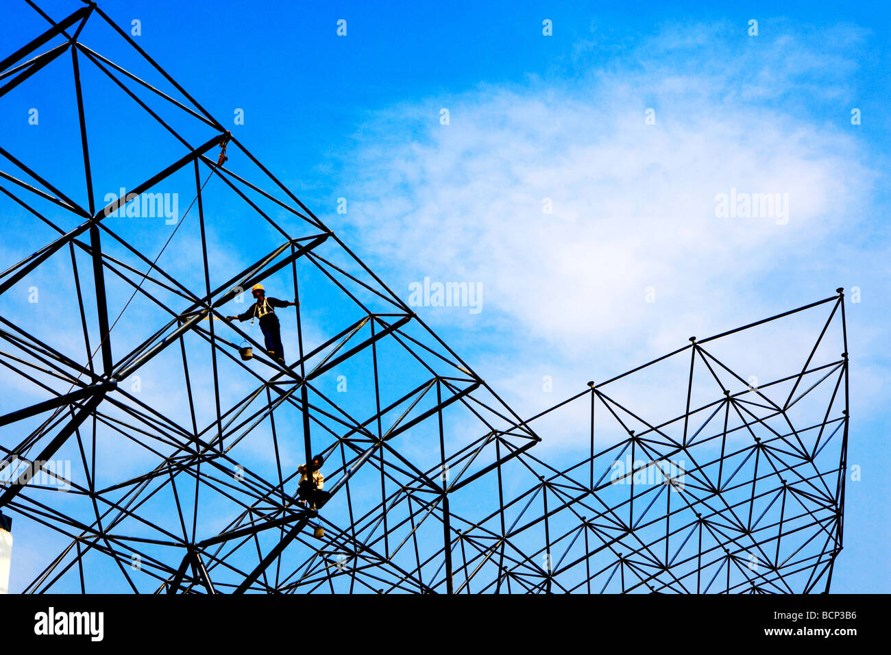 Stahlrahmen eines neuen Stadions unter Konstruktion, Hefei, Provinz Anhui, China Stockfoto