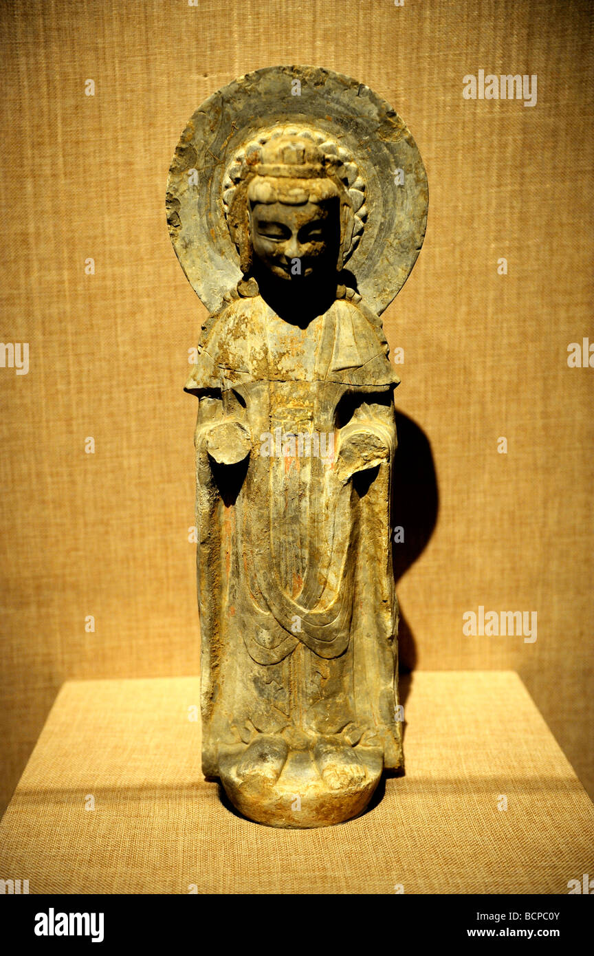 Exquisite Gold vergoldete Buddhastatue aus North Qi Periode, Capital Museum, Peking, China Stockfoto