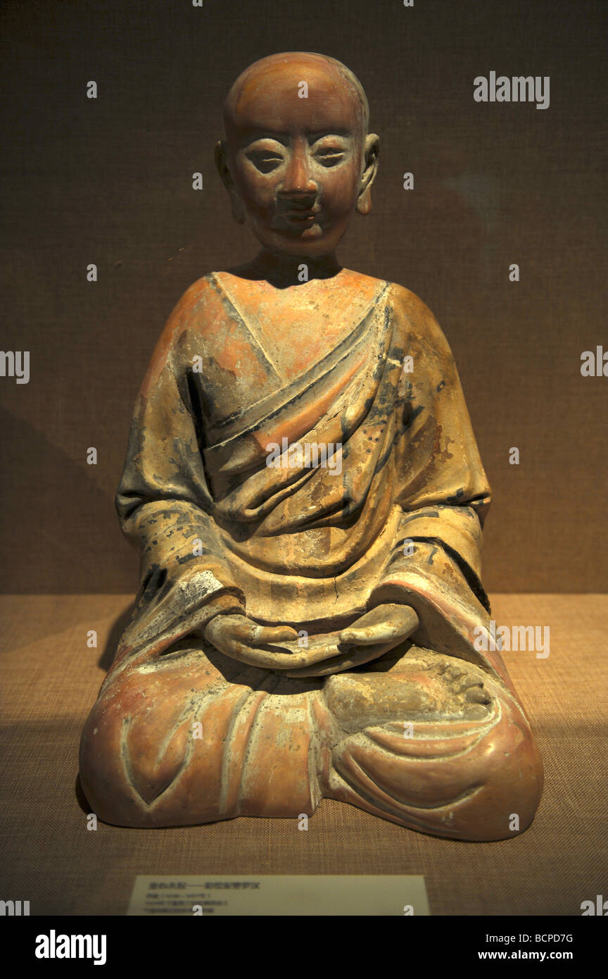Farbigen Ton-Skulptur eines Arhat aus West-Xia-Dynastie, Capital Museum, Peking, China Stockfoto