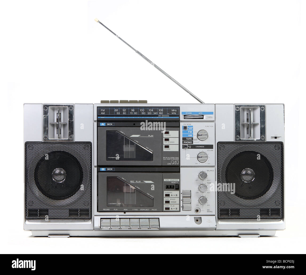 Vorderansicht eines Vintage Boom-Box Cassette Tape Player Isolated on White Background Stockfoto