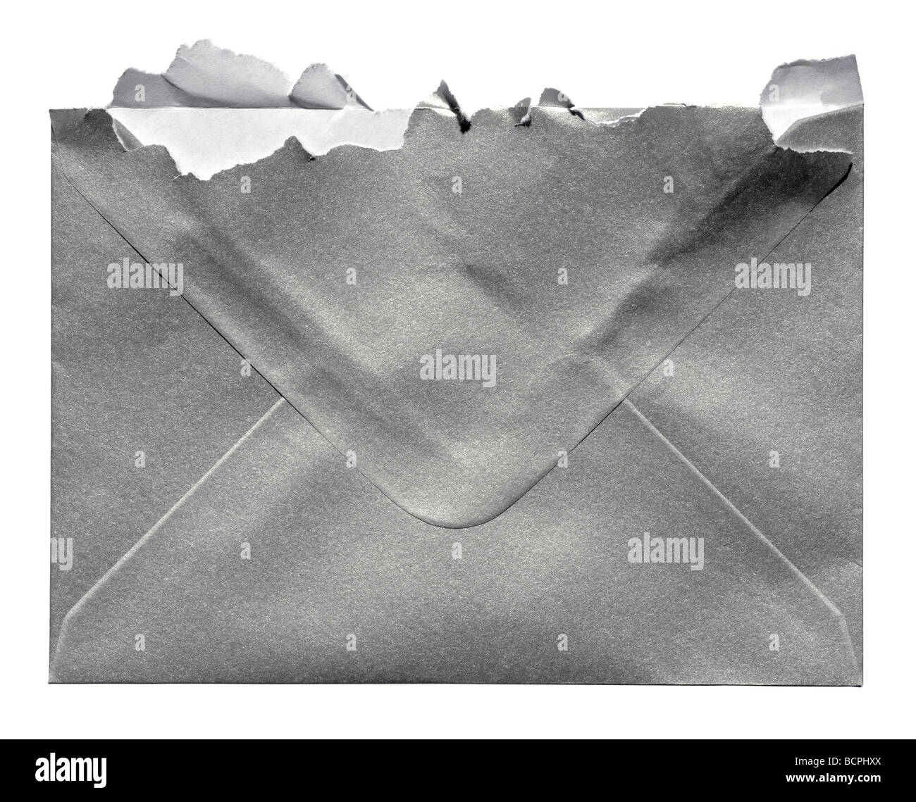 Zerrissene geöffneten silbernen Umschlag Stockfoto