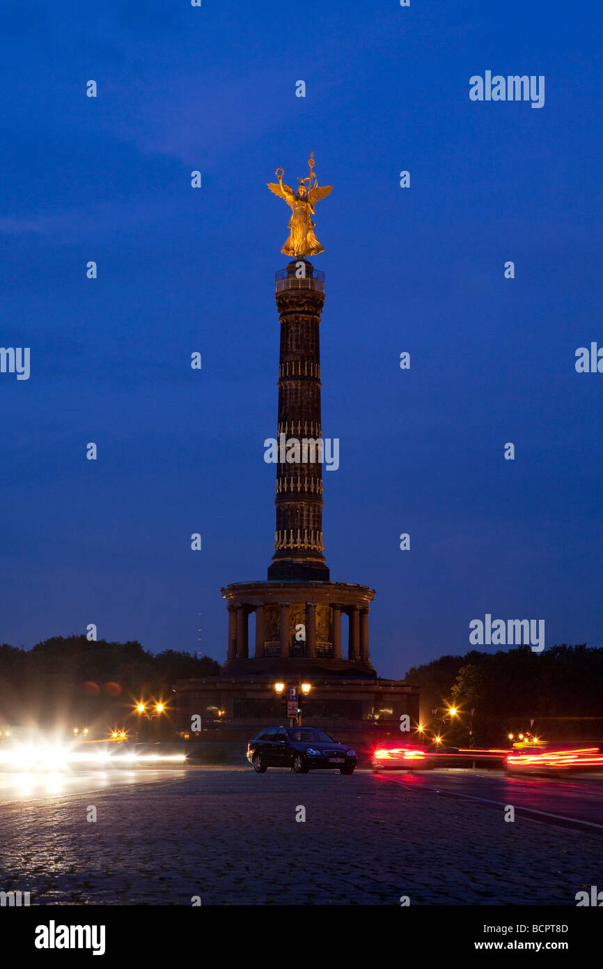 die Siegesaeule Siegessäule in der Abend-Nacht Stockfoto