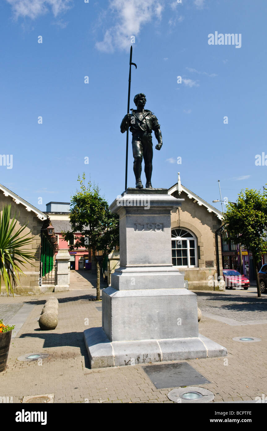 Statue von einem Wexford Pikeman, zum Gedenken an die 1798 irische Rebellion Aufstand, Wexford Town. Stockfoto