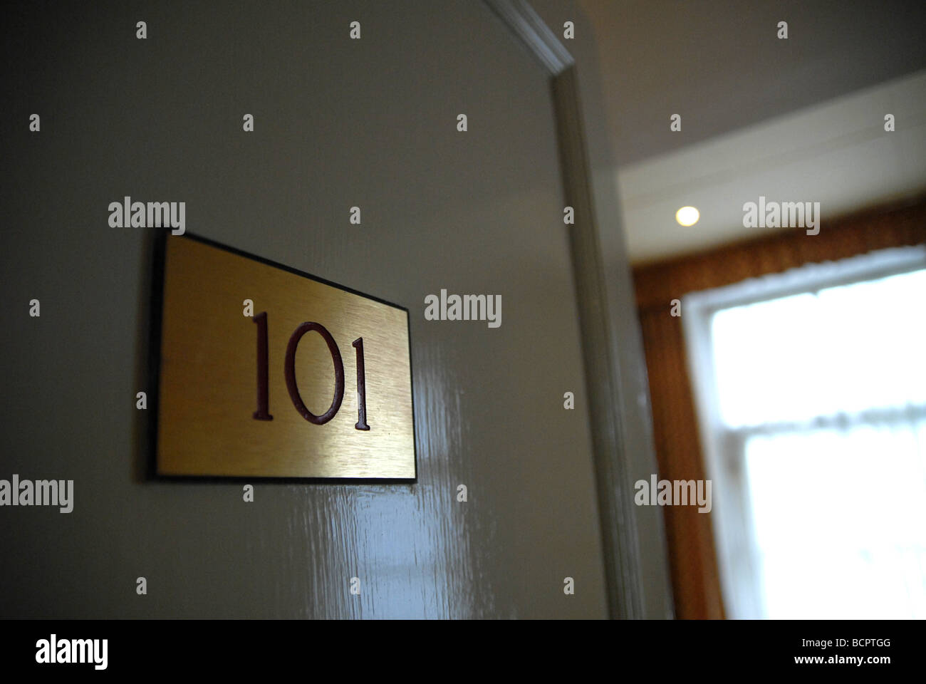 Zimmer 101 Eine Tur Mit Der Nummer 101 Stockfotografie Alamy