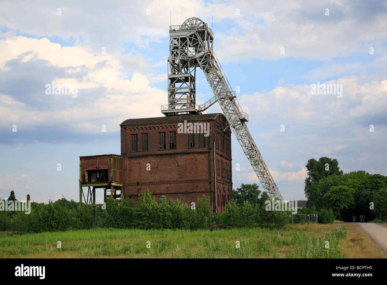 Route der Industriekultur, Dependance Zeche Sterkrade in Oberhausen-Sterkrade, Schachthaus Und Foerderturm, Oberhausen, Ruhrgebiet, NRW Stockfoto