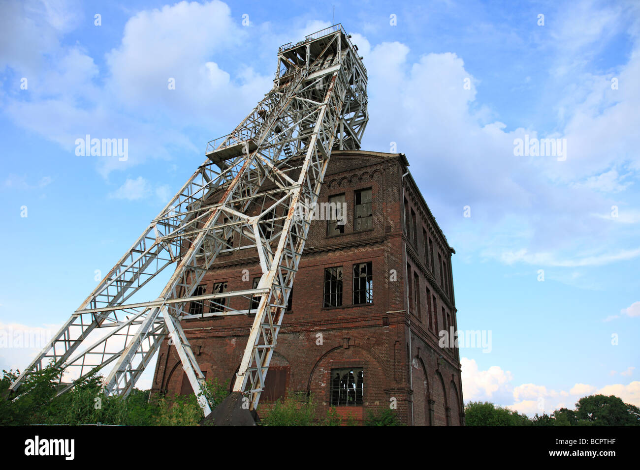 Route der Industriekultur, Dependance Zeche Sterkrade in Oberhausen-Sterkrade, Schachthaus Und Foerderturm, Oberhausen, Ruhrgebiet, NRW Stockfoto