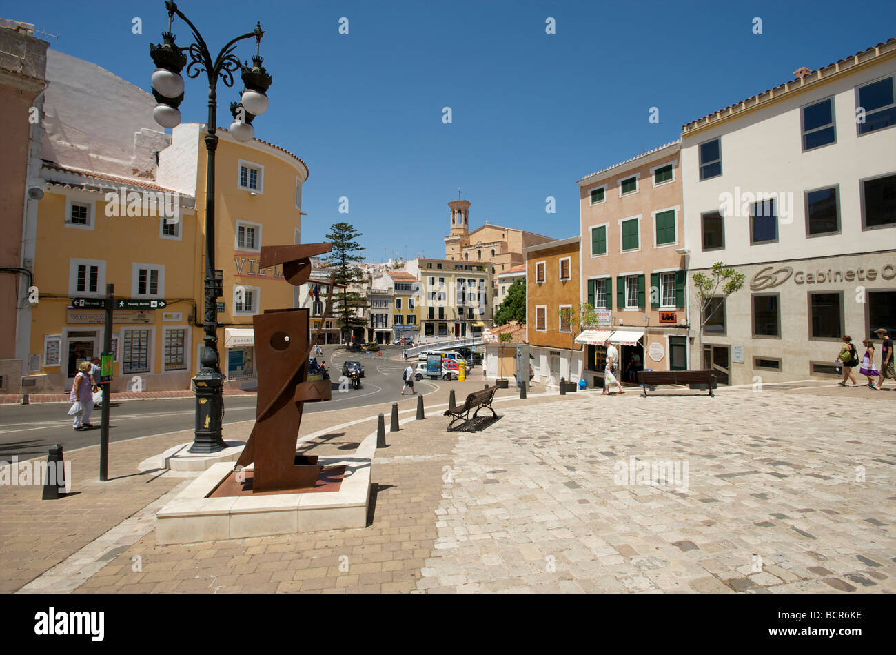 Placa Del Carme im Zentrum von Mahon die Hauptstadt von Menorca mit blauen Sommerhimmel oben Stockfoto