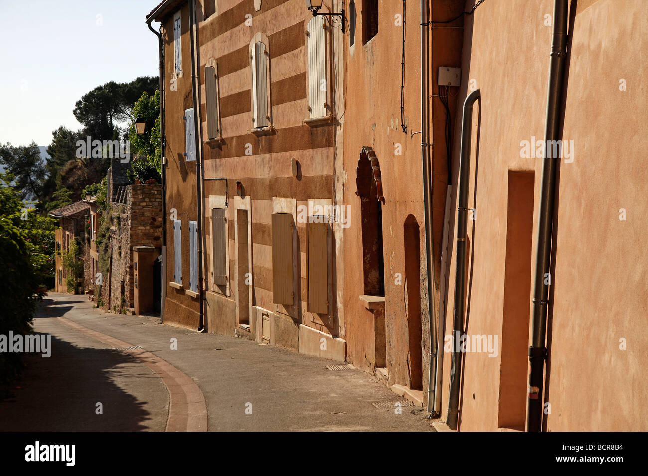 Straße in Roussillon Provence Frankreich Stockfoto