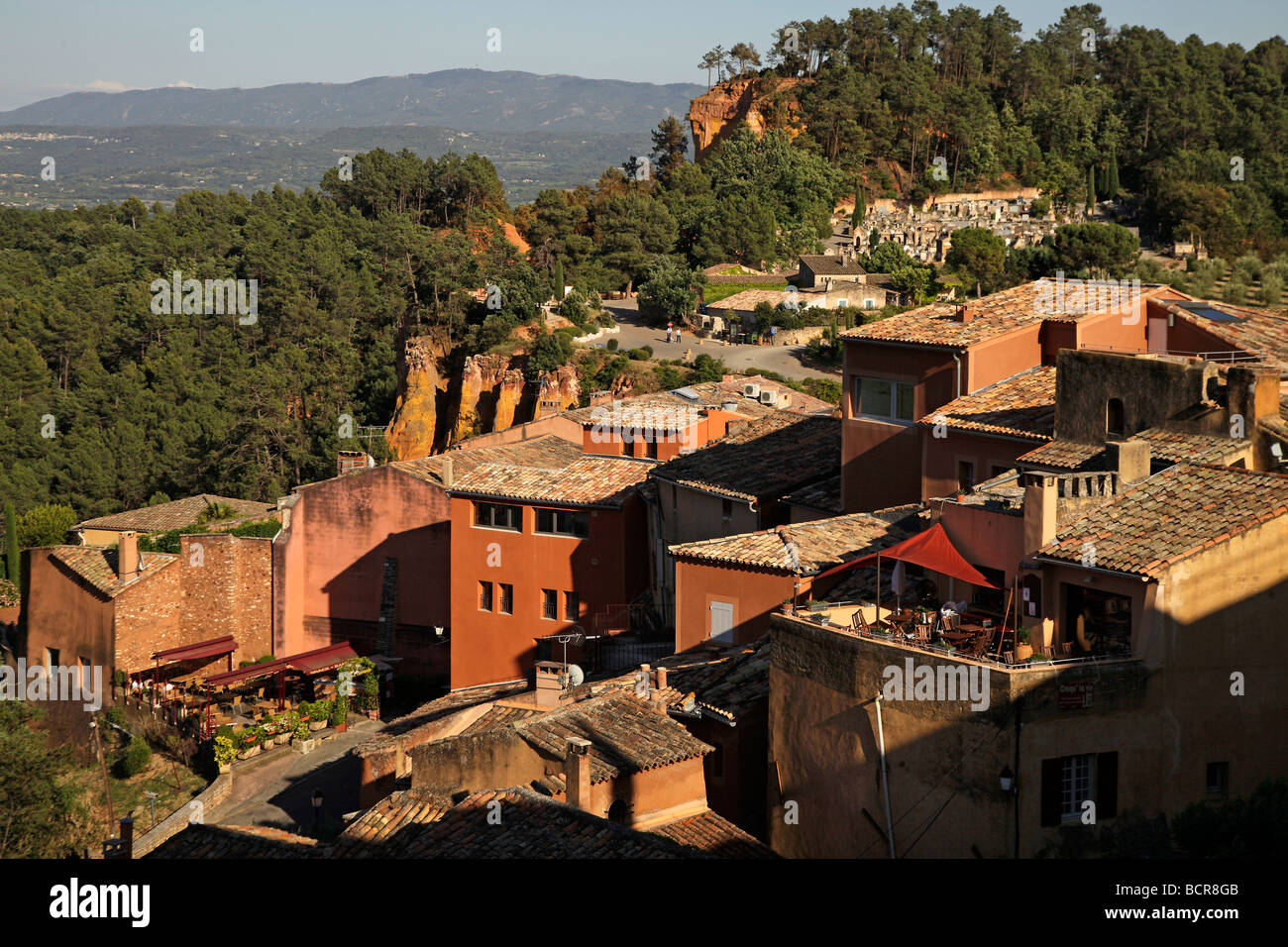 Vogelperspektive des Dorfes Roussillon Provence Frankreich Stockfoto