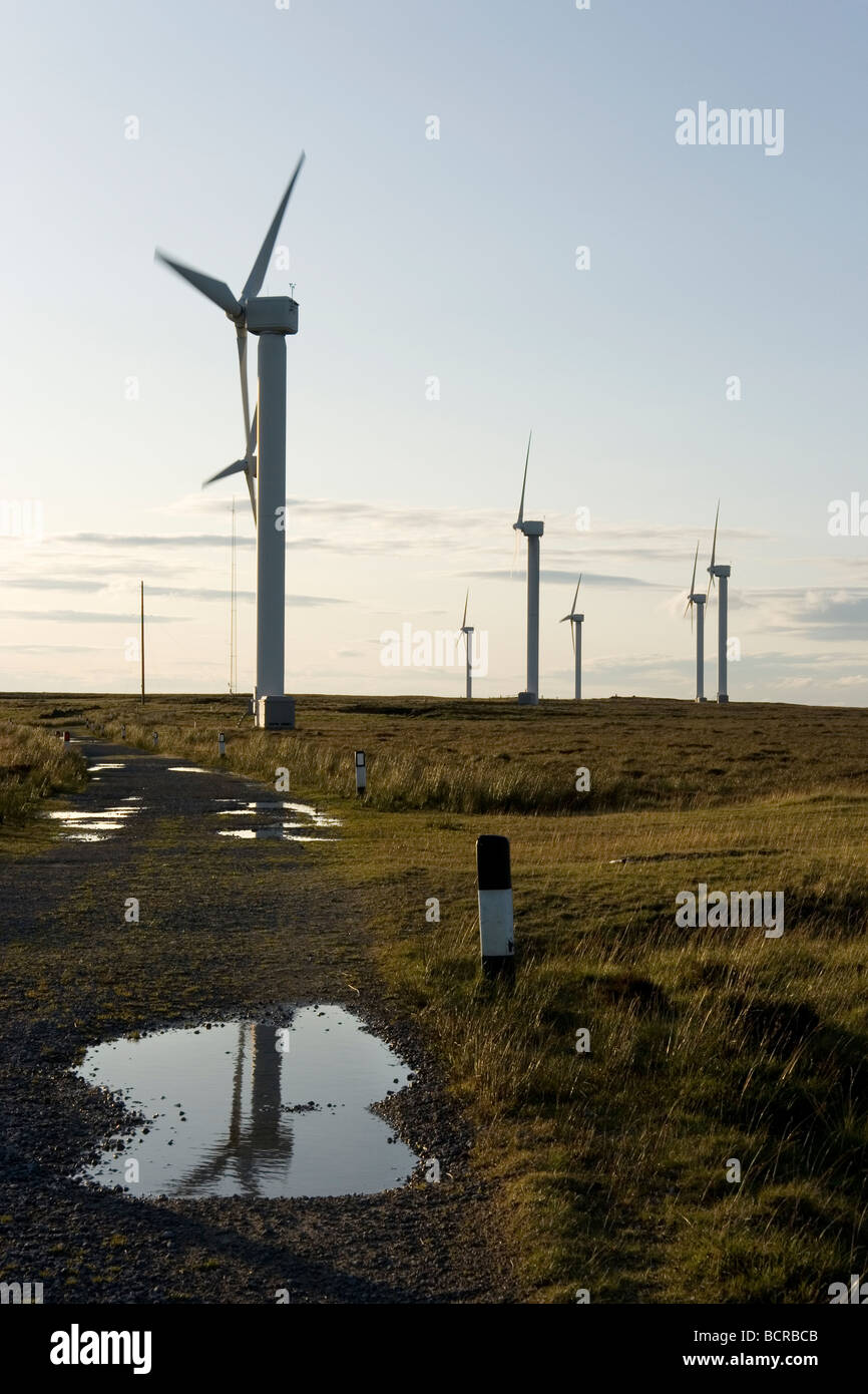 Windkraftanlagen produzieren sauberen Energie in Ovenden Moor in der Nähe von Halifax in West Yorkshire, Großbritannien Stockfoto