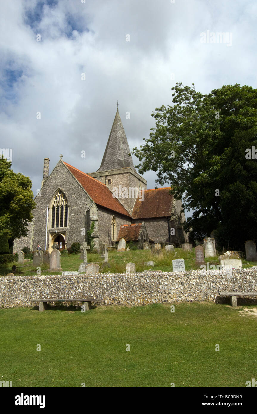 Die 14. Jahrhundert Dorfkirche Touristenort. Es ist die Pfarrei Kirche von Str. Andrews East Sussex UK Stockfoto