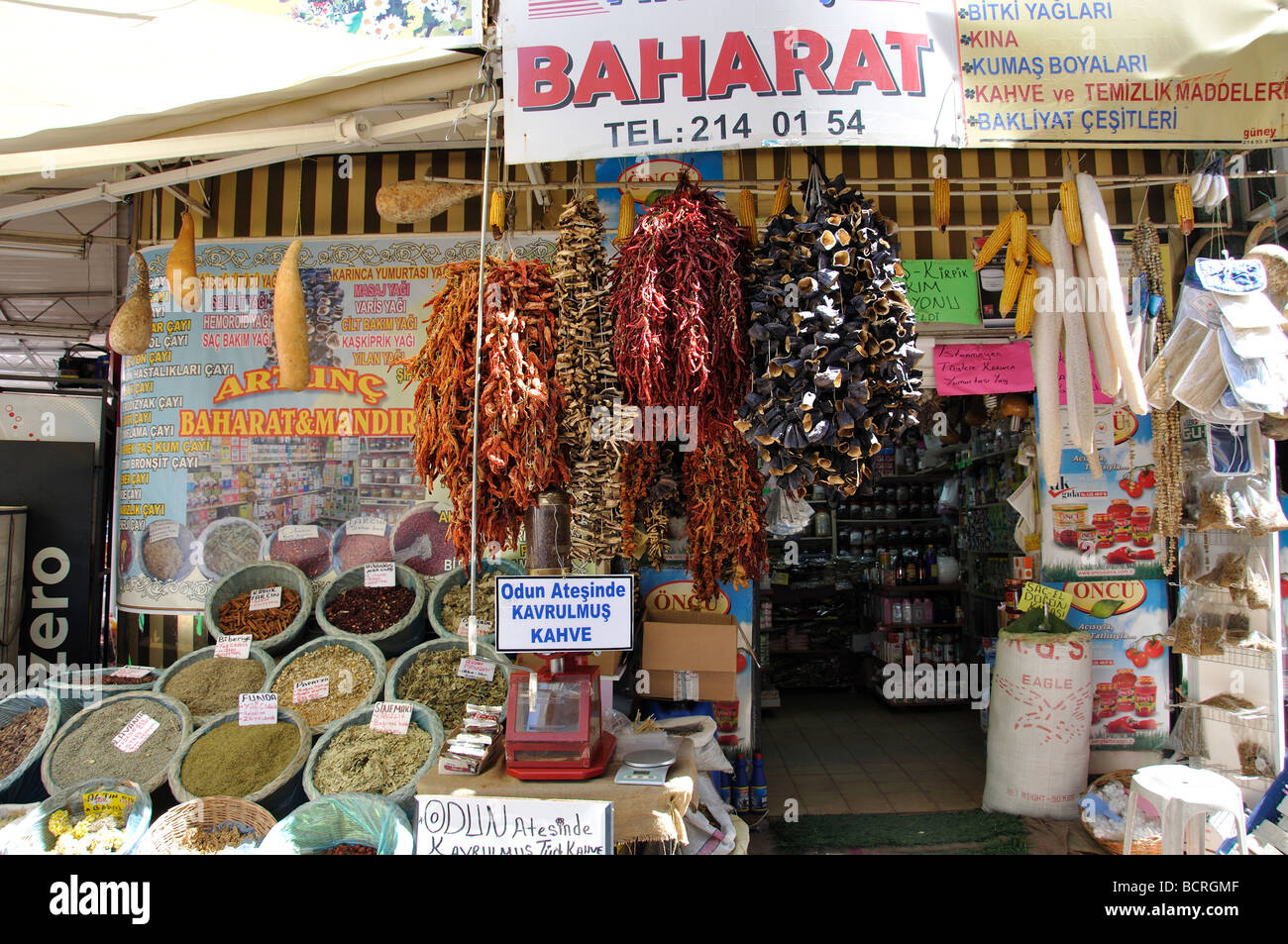 Lebensmittel- und Gewürzgeschäft, Aydin, Provinz Aydin, Ägäische Region, Republik Türkiye Stockfoto