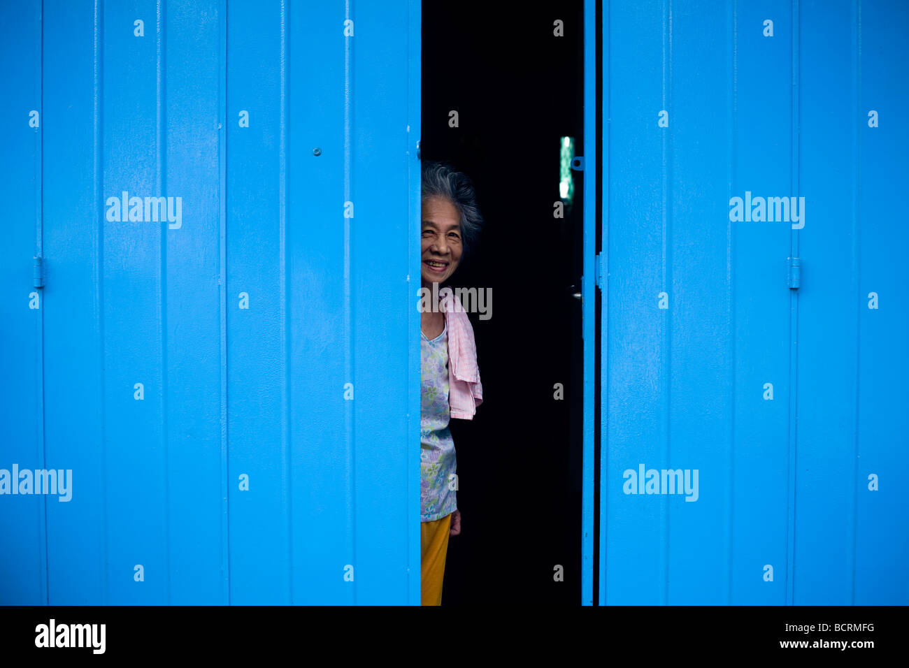 Ein Porträt von einer älteren Frau in der Stadt von Melacca in Malaysia Stockfoto