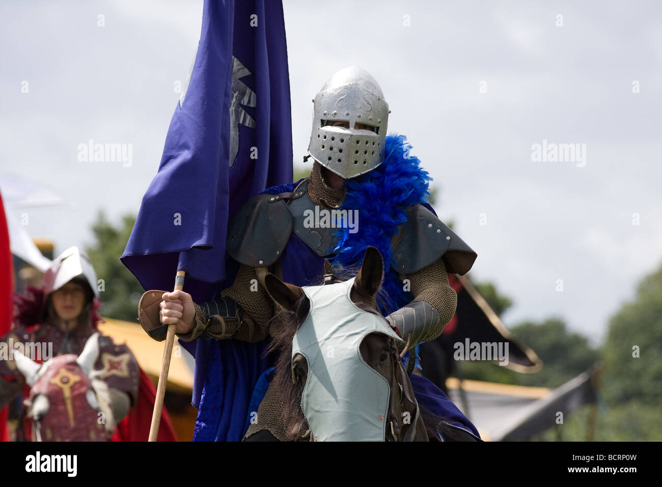 blauen Ritter Lanze Turnier mittelalterlichen Helmvisier Flagge Lambeth Land zeigen, Brockwell Park, Tulse Hill, London, England, UK, Europa Stockfoto