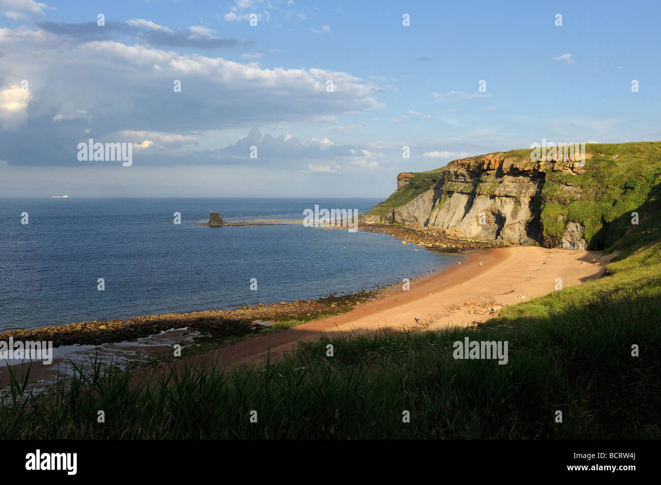Abendlicht am gegen Bay in der Nähe von Whitby an der Ostküste von Yorkshire, England, UK Stockfoto