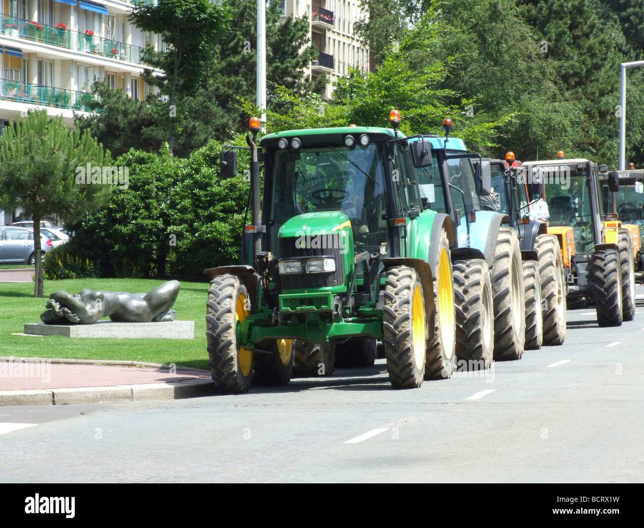 Traktoren geparkt das Zentrum von Le Havre als Protest von Landwirten. Stockfoto