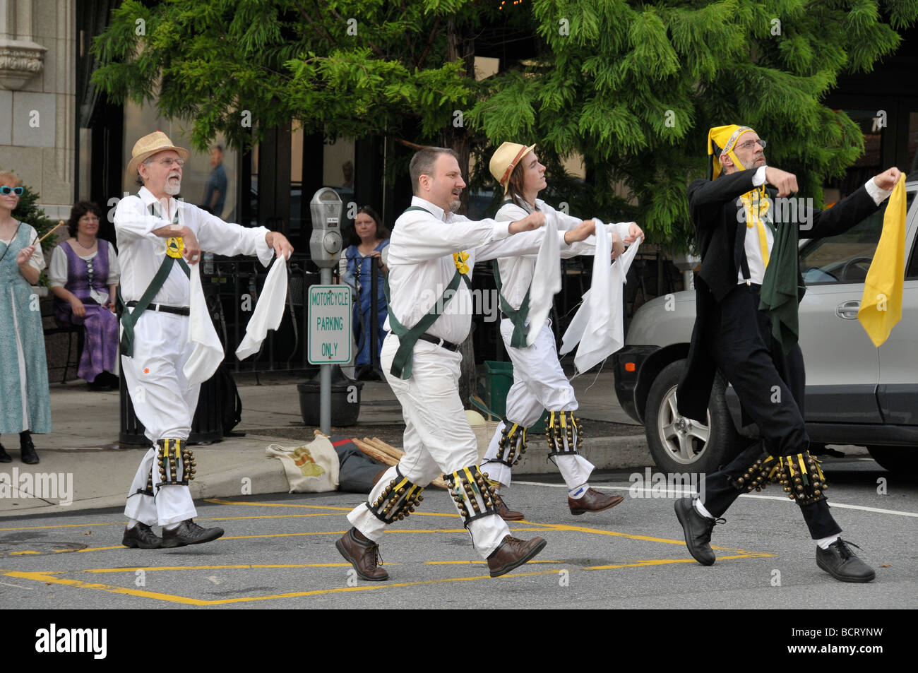 Eine Gruppe von Morris Tänzer in Asheville, North Carolina USA durchführen. Stockfoto