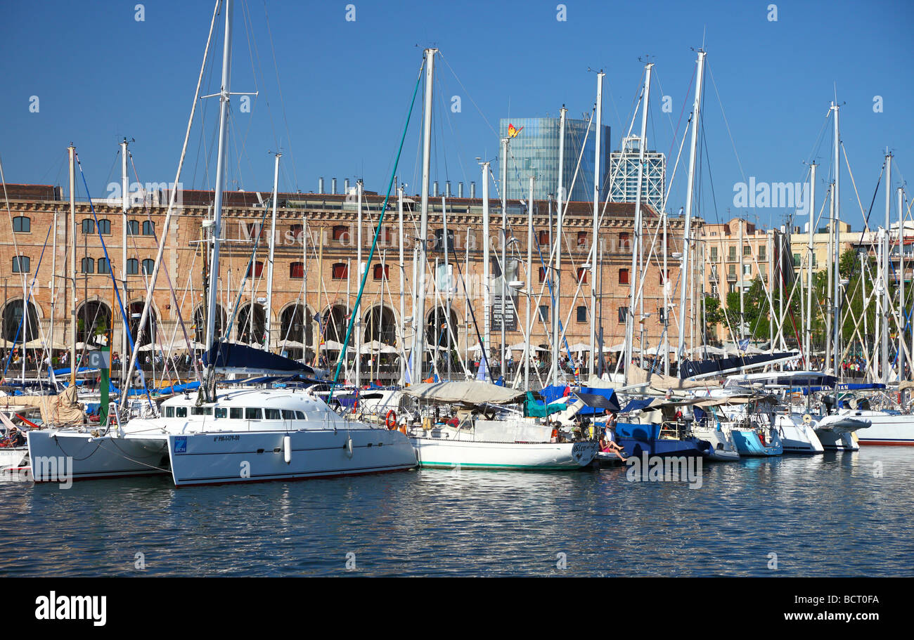 Yachten und Segelboote Port Vell Barcelona Catalunya Spanien Stockfoto