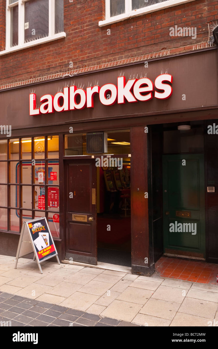 Ladbrokes die Buchmacher in Norwich Norfolk Uk Stockfoto